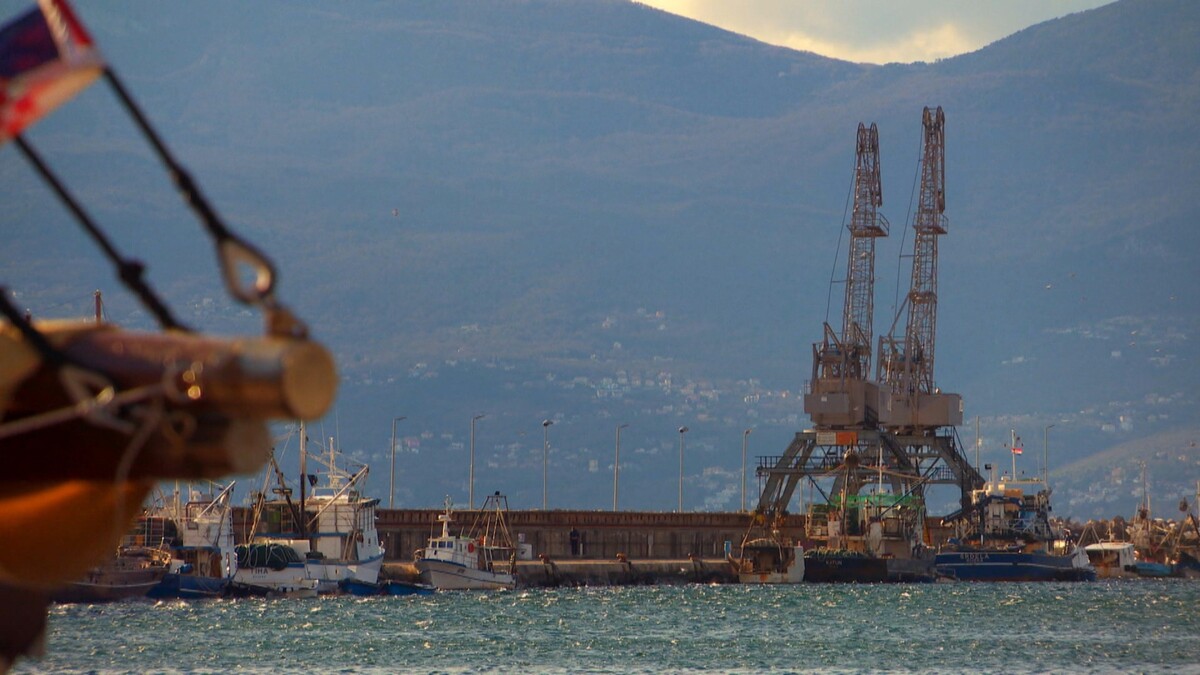 664358b2ddf97 RMM EP1 Rijeka panorama luke